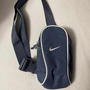 Nike Sportswear Essentials Crossbody Bag